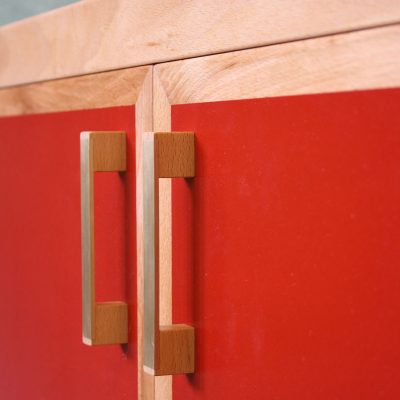 Sideboard, Schrank aus Massivholz Buche und Linoleum mit natürlicher Oberfläche, ein Biomöbel.