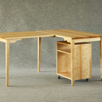 Eck-Schreibtisch aus Birkenholz mit rollbaren Schrank