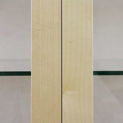 Vitrine aus Glas und Holz