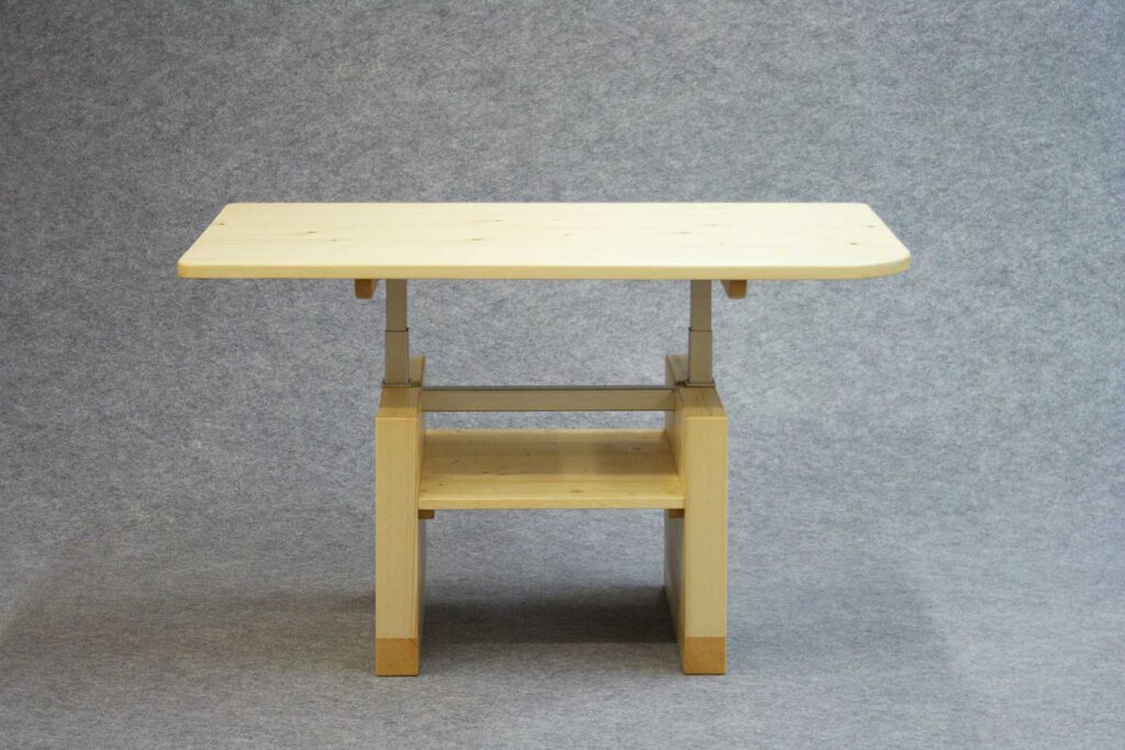 Couchtisch aus Massivholz stufenlos höhenverstellbar
