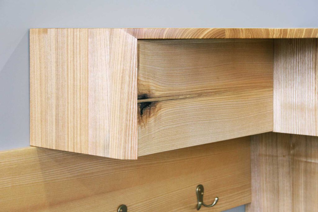Garderobe Esche mit Schubfächern