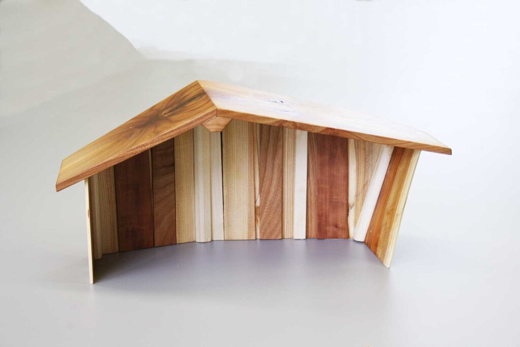 Kleines Holzhaus für Krippenfiguren