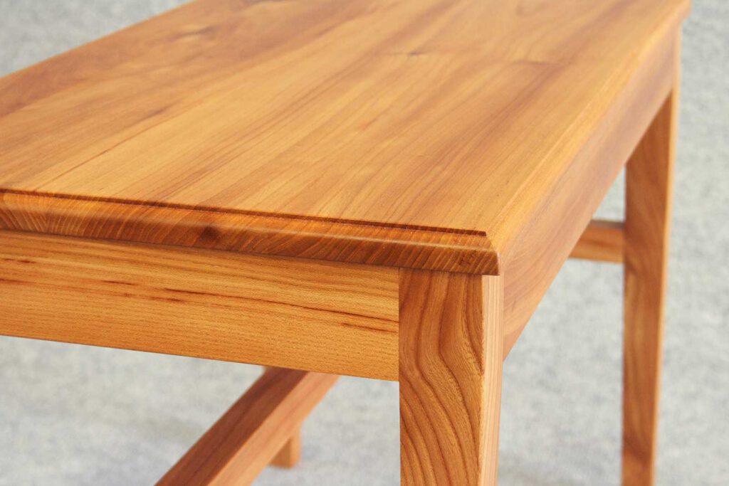 Sitzbank mit Lehne aus Ulmen-Holz