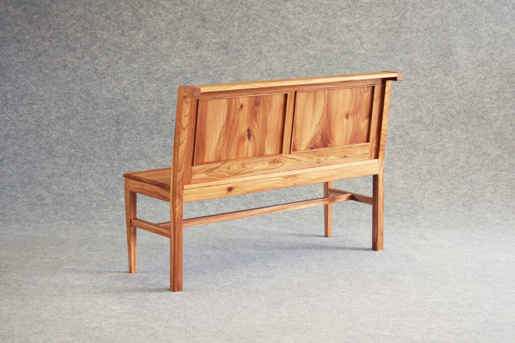 Sitzbank mit Lehne aus Ulmen-Holz