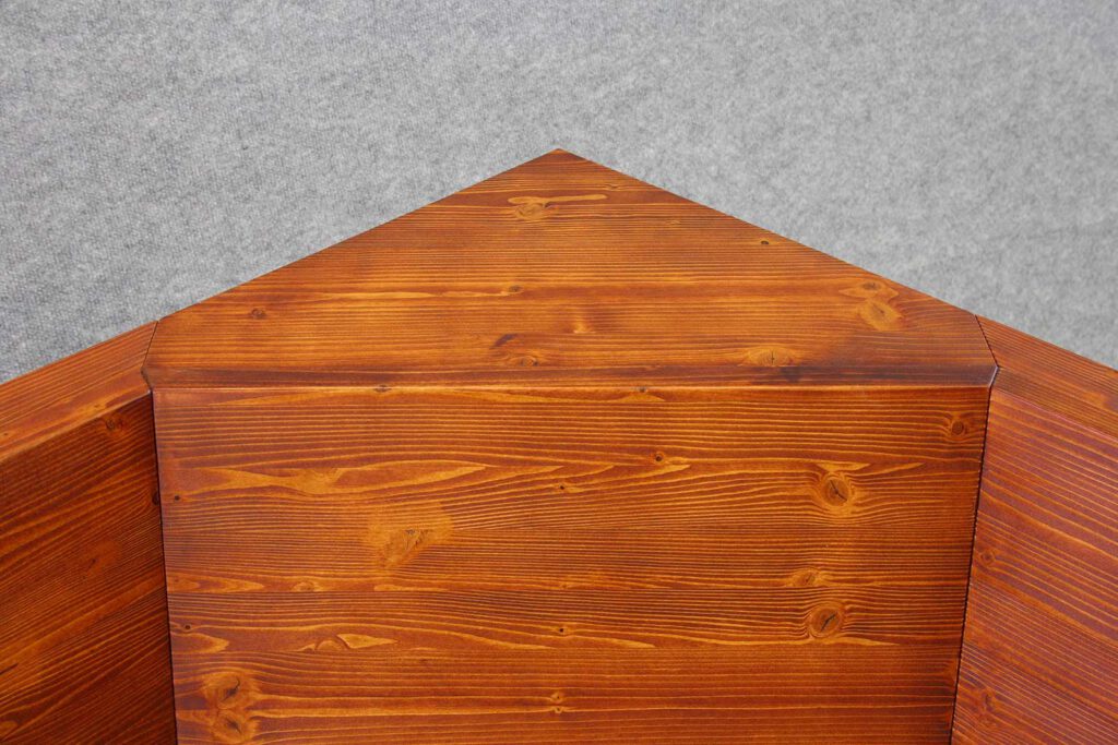 Sitzbank Detail Lehne mit Ecke