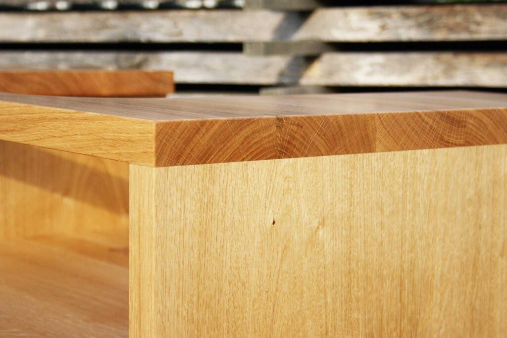 Waschtisch aus Eiche, Eichen-Massivholz, Detail Eckverbindung