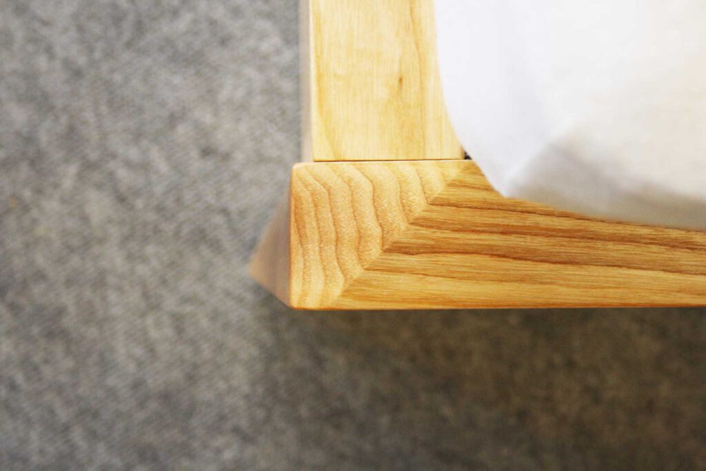 Bett aus Esche Massivholz, geölt