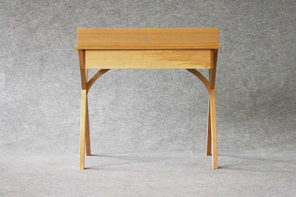 Schreibtisch aus Eschen-Massivholz