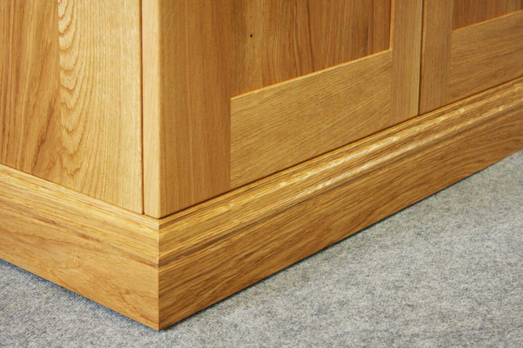 Schrank aus Eiche Massivholz