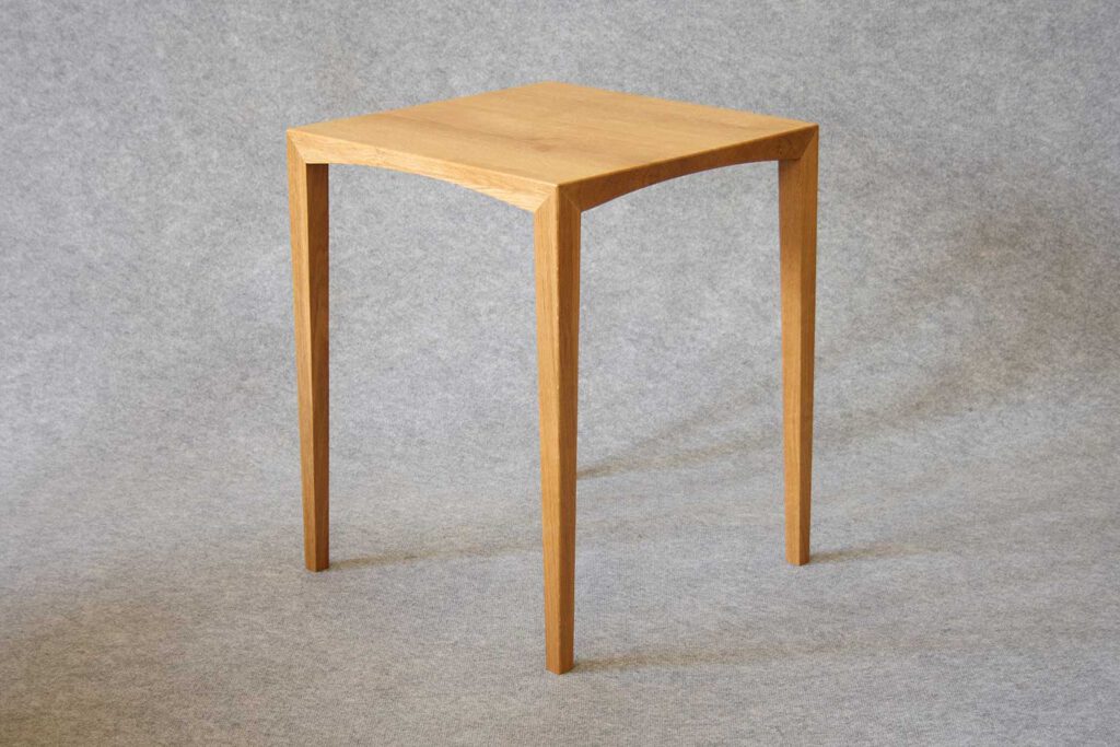 Massivholztisch aus Eichenholz