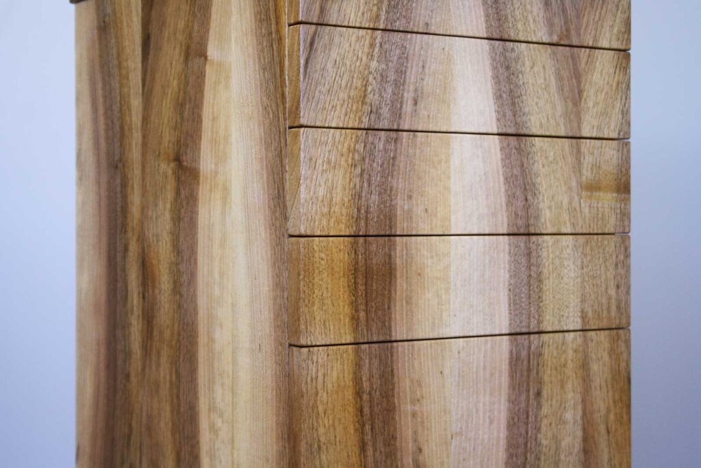 Schrank für Schreibtisch mit Schubkästen aus Nussbaum, Detail Schubfächer