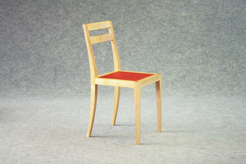 Stuhl aus Holz, Esche, Sitzfläche Linoleum