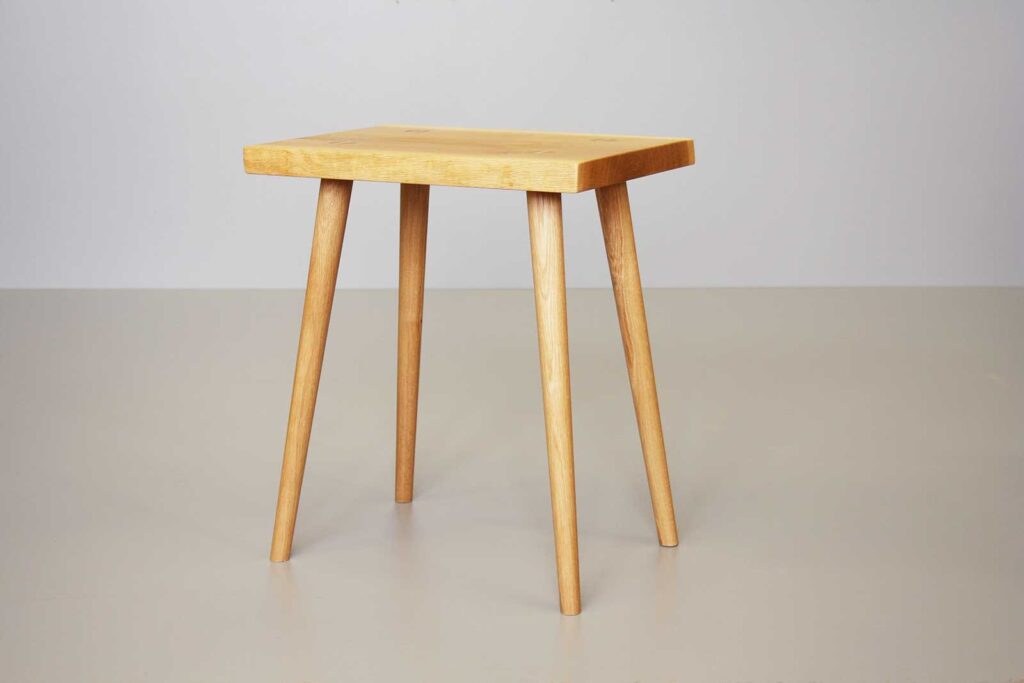Hocker aus Eiche, Sitzflächen mit Baumkante, sehr stabil gebaut
