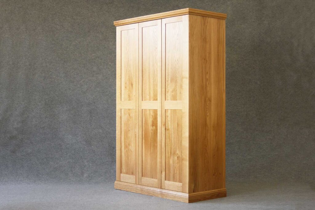 Schrank aus Eiche Massivholz